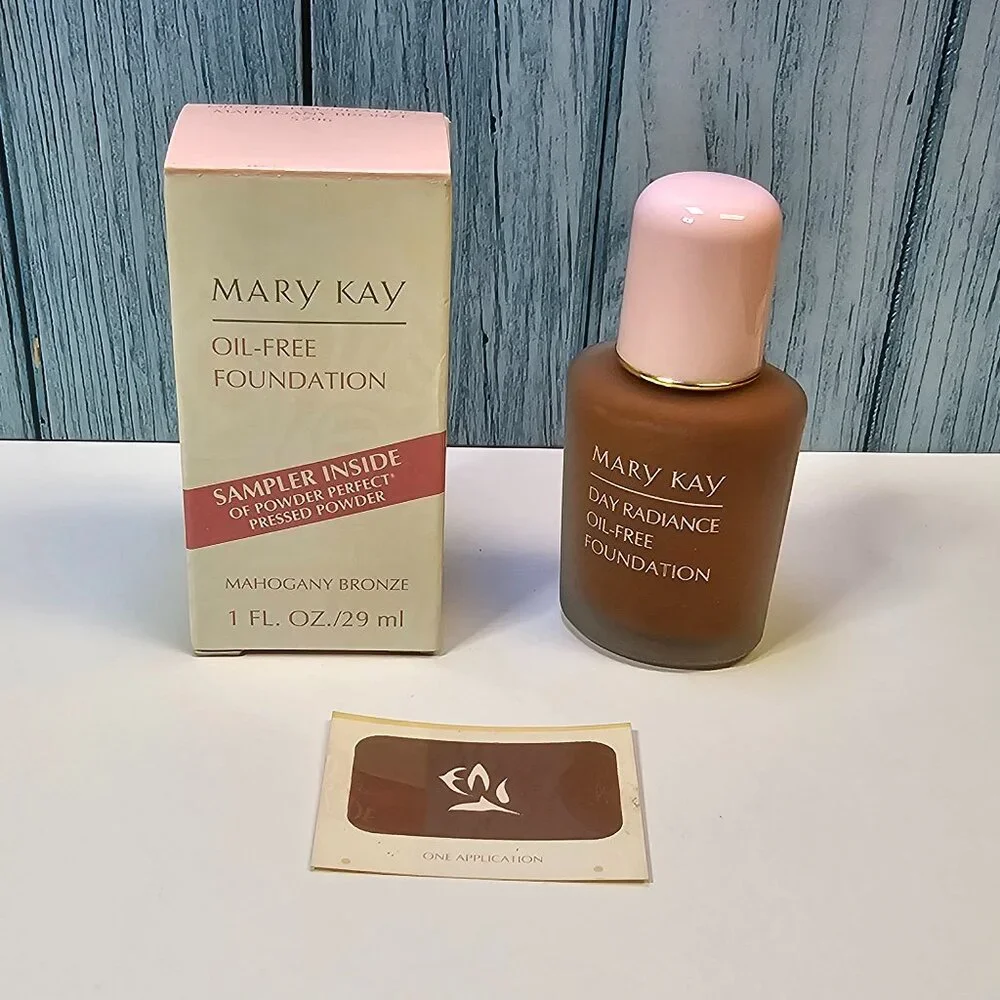 Mary Kay Day Radiance Oil-Free Foundation Mahogany Bronze #5796 - NIB  Old Stock
